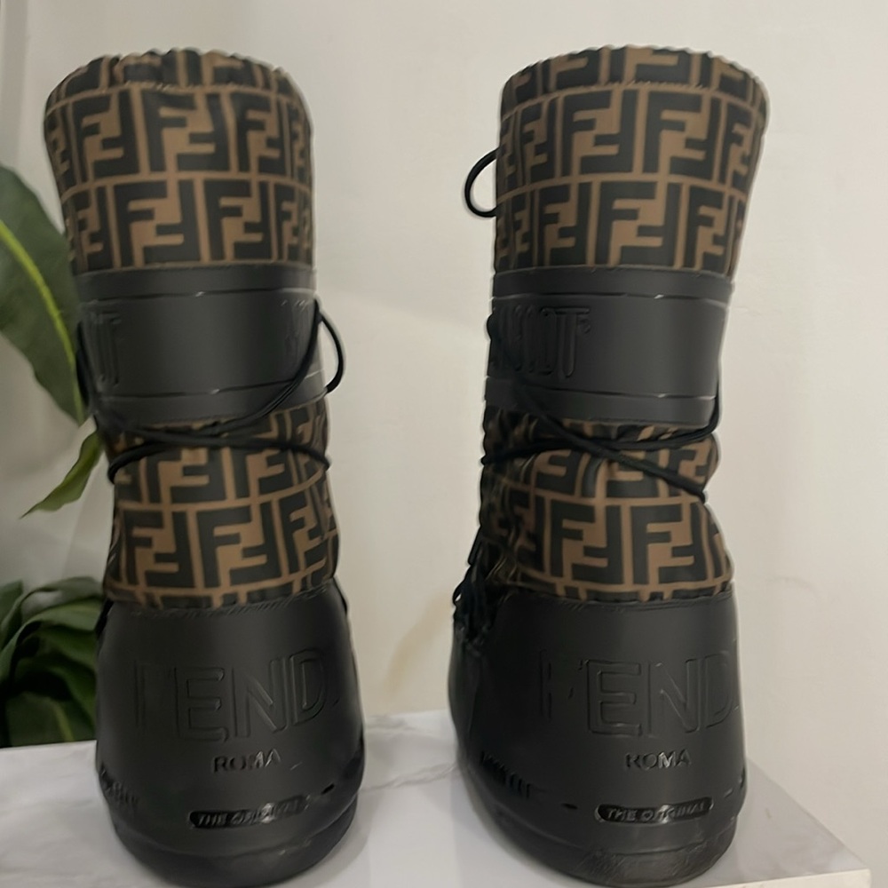 Fendi Moon Boot - Picture 6 of 15